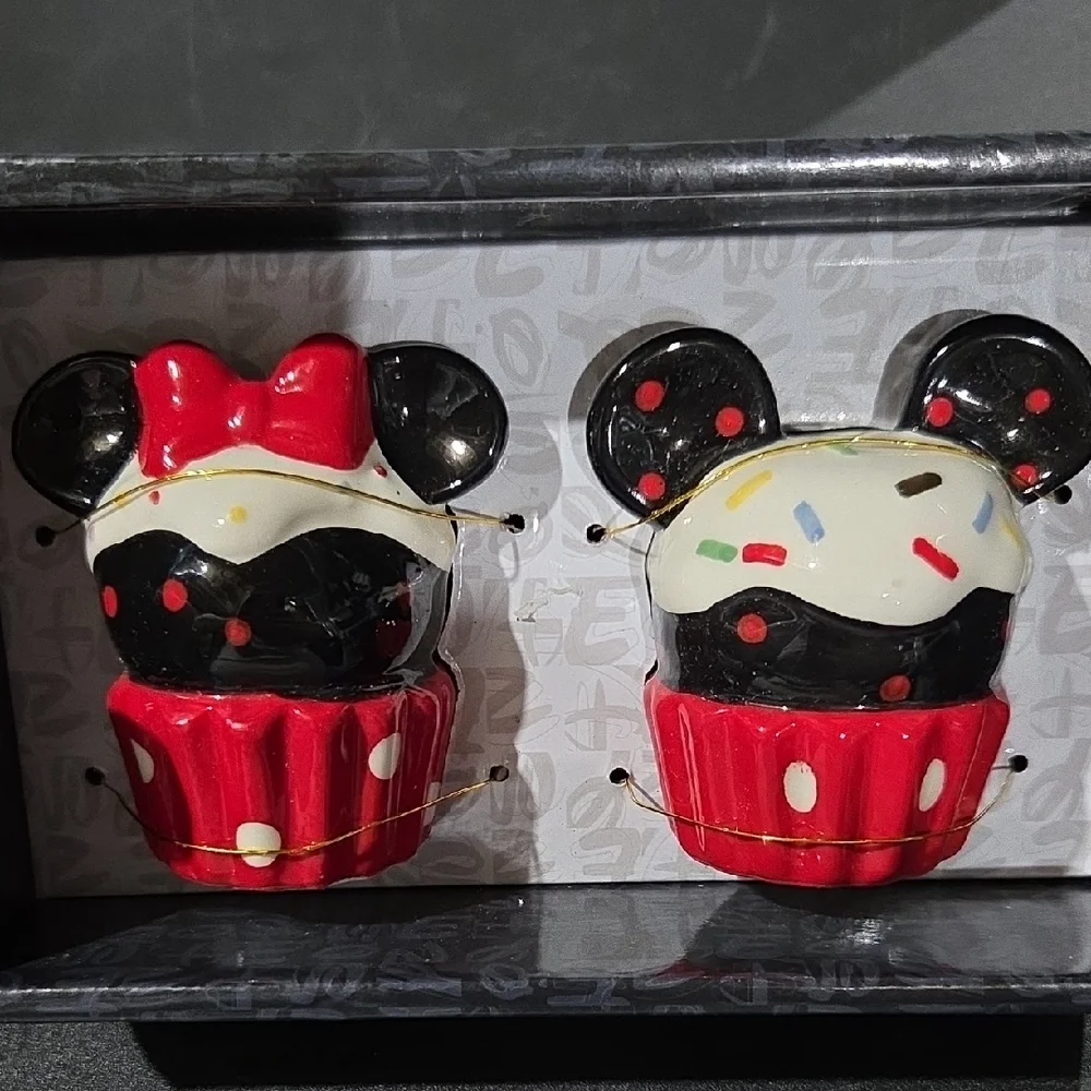 Disney Mickey and Minnie Cupcake Shaker Set